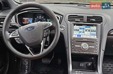 Седан Ford Fusion 2019 в 
