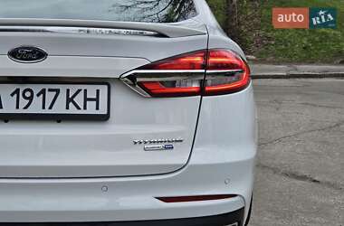 Седан Ford Fusion 2019 в 