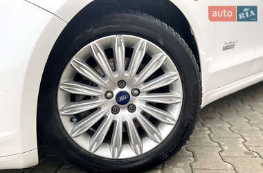 Седан Ford Fusion 2013 в 