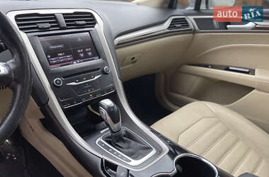 Седан Ford Fusion 2013 в 