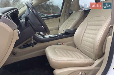 Седан Ford Fusion 2013 в 