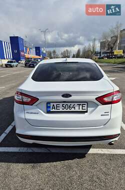 Седан Ford Fusion 2014 в Кам'янському