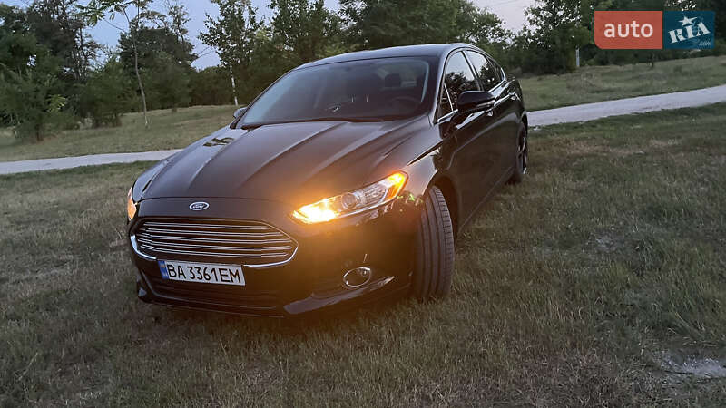 Седан Ford Fusion 2015 в 