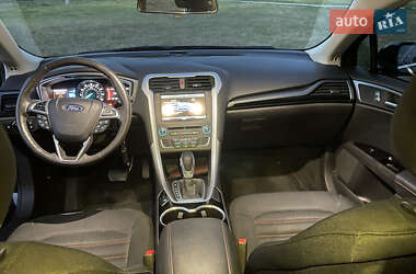 Седан Ford Fusion 2015 в 