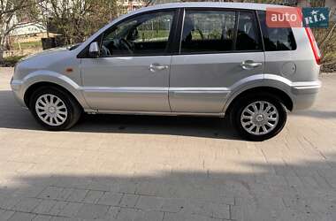 Хэтчбек Ford Fusion 2012 в 
