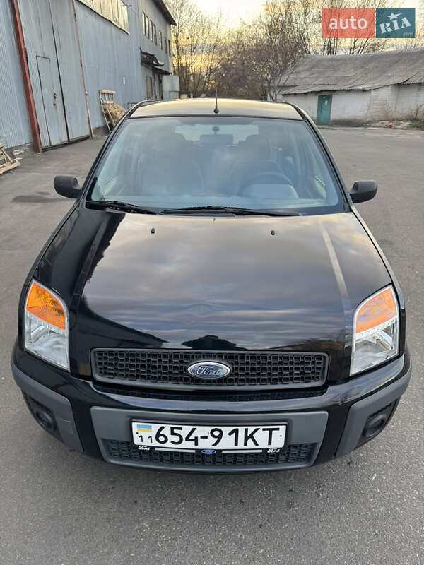 Хэтчбек Ford Fusion 2003 в Киеве