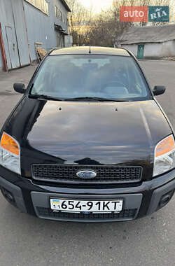 Хэтчбек Ford Fusion 2003 в 