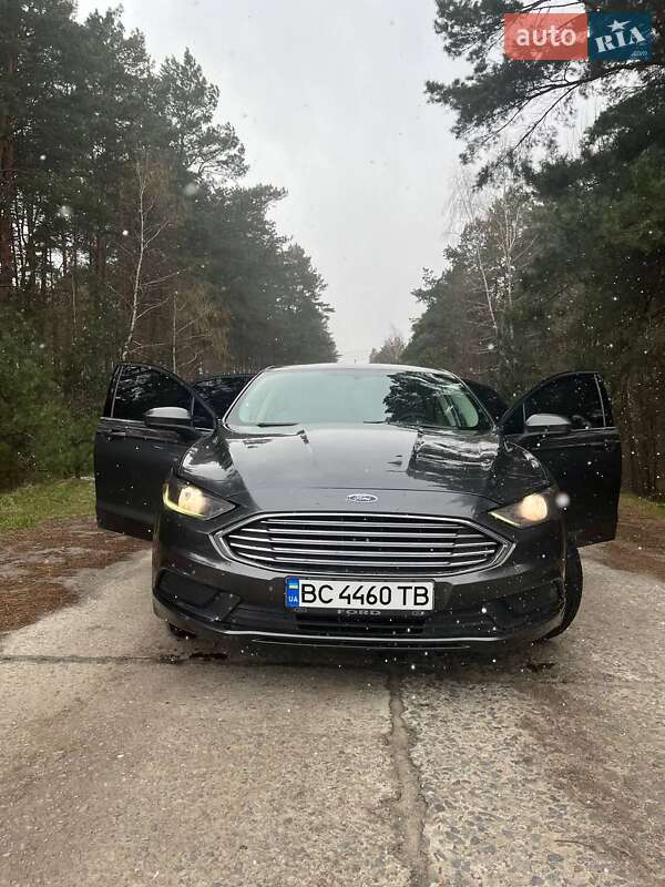 Седан Ford Fusion 2016 в 