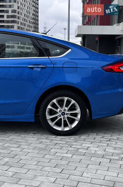 Седан Ford Fusion 2020 в 
