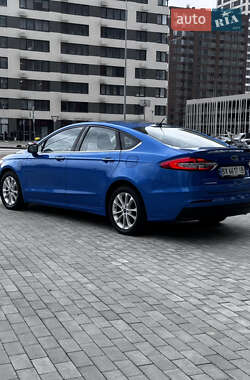 Седан Ford Fusion 2020 в 