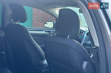 Седан Ford Fusion 2013 в 