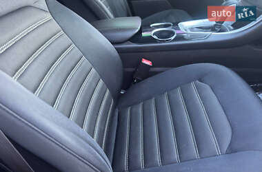 Седан Ford Fusion 2013 в 