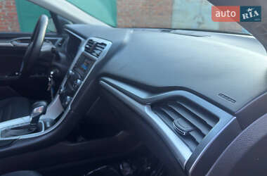 Седан Ford Fusion 2013 в 