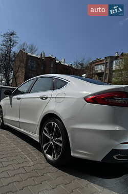Седан Ford Fusion 2020 в 