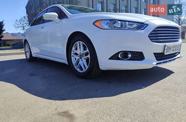 Седан Ford Fusion 2015 в 