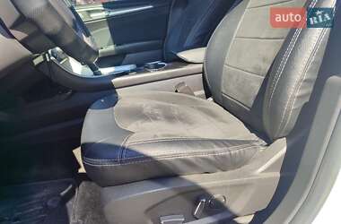 Седан Ford Fusion 2015 в 