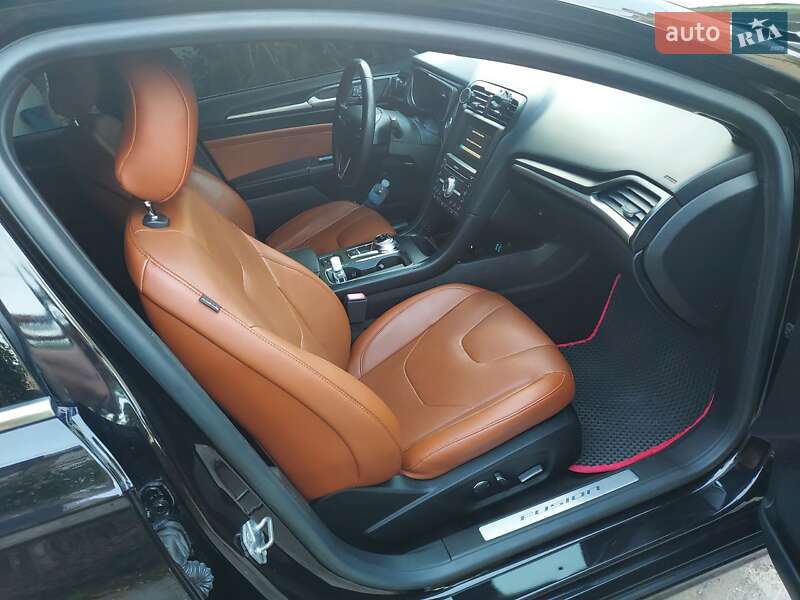 Седан Ford Fusion 2019 в 