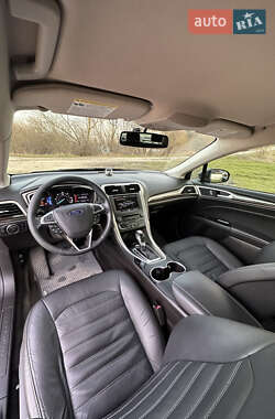 Седан Ford Fusion 2016 в 