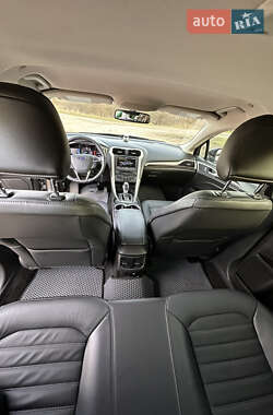 Седан Ford Fusion 2016 в 