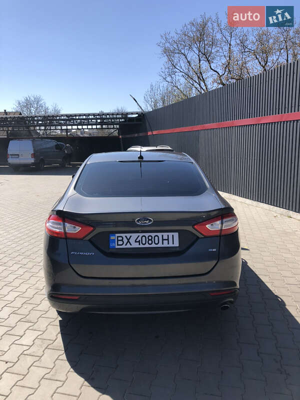 Седан Ford Fusion 2015 в Полонному
