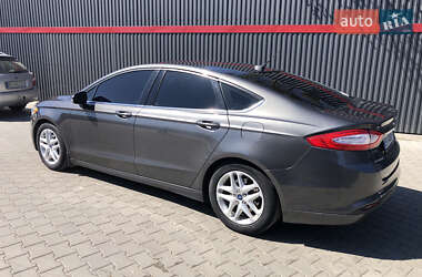 Седан Ford Fusion 2015 в 