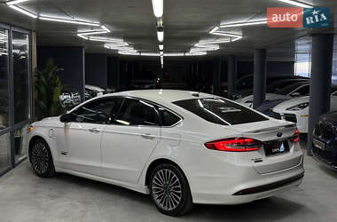Седан Ford Fusion 2016 в 