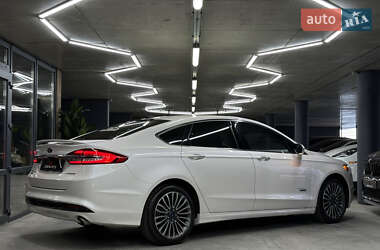 Седан Ford Fusion 2016 в 
