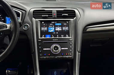 Седан Ford Fusion 2016 в 