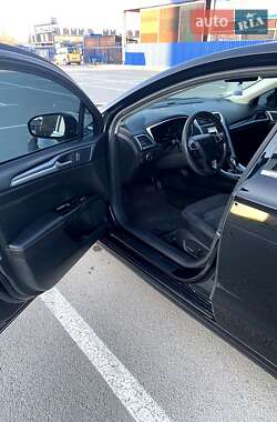 Седан Ford Fusion 2015 в 