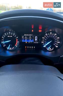 Седан Ford Fusion 2015 в 
