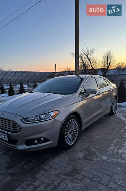 Седан Ford Fusion 2015 в 