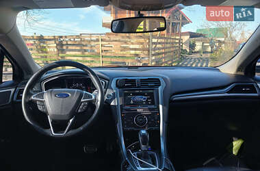 Седан Ford Fusion 2015 в 