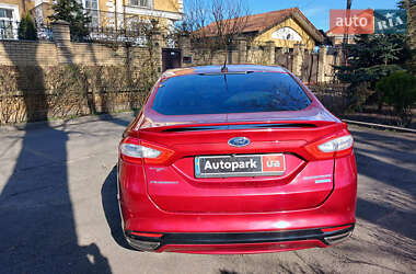 Седан Ford Fusion 2015 в 