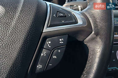 Седан Ford Fusion 2015 в 