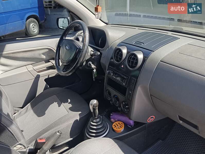 Хэтчбек Ford Fusion 2004 в Николаеве фото 8 Хэтчбек Ford Fusion 2004 в Николаеве