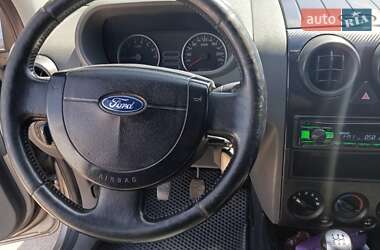 Хэтчбек Ford Fusion 2004 в 