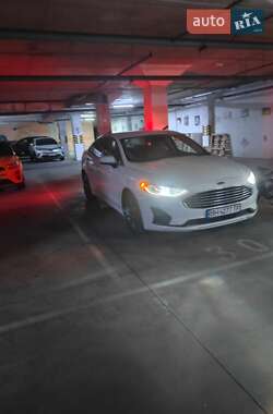 Седан Ford Fusion 2019 в 