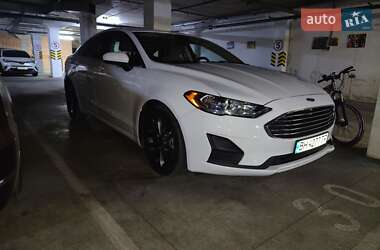 Седан Ford Fusion 2019 в 