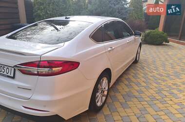 Седан Ford Fusion 2019 в 
