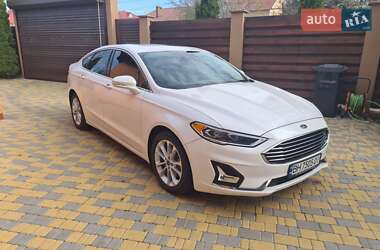 Седан Ford Fusion 2019 в 