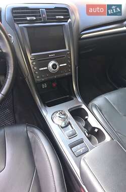 Седан Ford Fusion 2019 в 