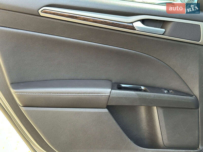 Седан Ford Fusion 2013 в Одесі