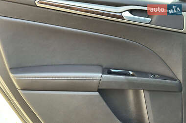 Седан Ford Fusion 2013 в 