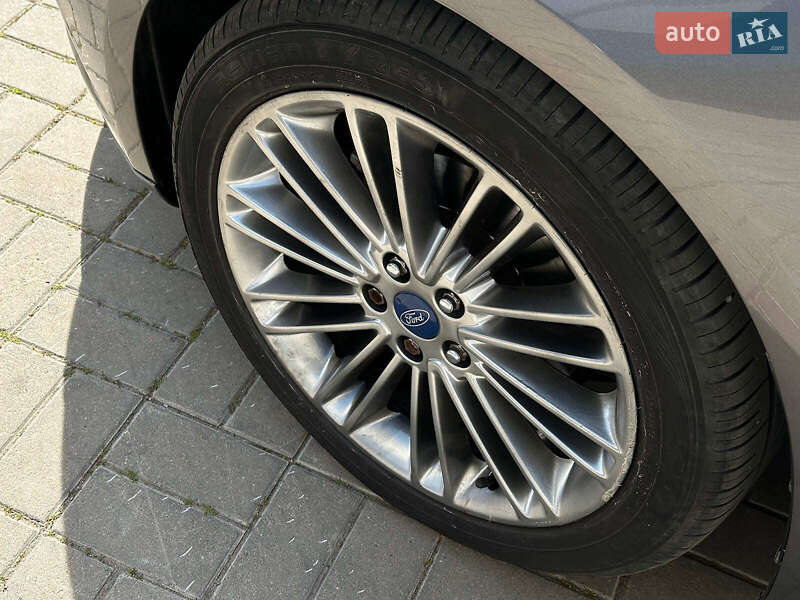 Седан Ford Fusion 2013 в Одесі