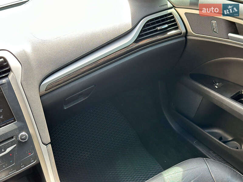 Седан Ford Fusion 2013 в Одесі