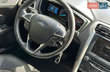 Седан Ford Fusion 2013 в 