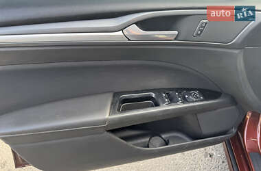 Седан Ford Fusion 2015 в 