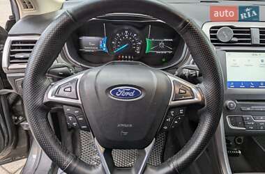 Седан Ford Fusion 2016 в 