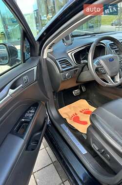 Седан Ford Fusion 2015 в 