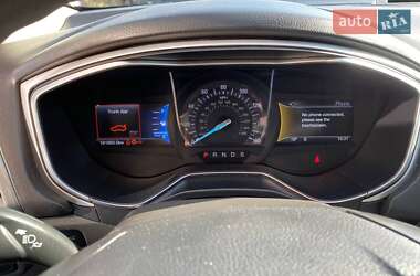 Седан Ford Fusion 2015 в 